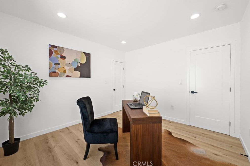 8906 Harvard Blvd, Los Angeles CA  90047-3613 exterior