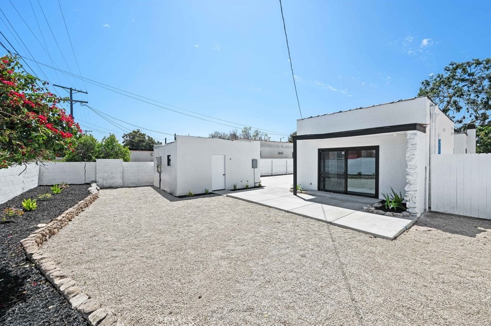 8906 Harvard Blvd, Los Angeles CA  90047-3613 exterior