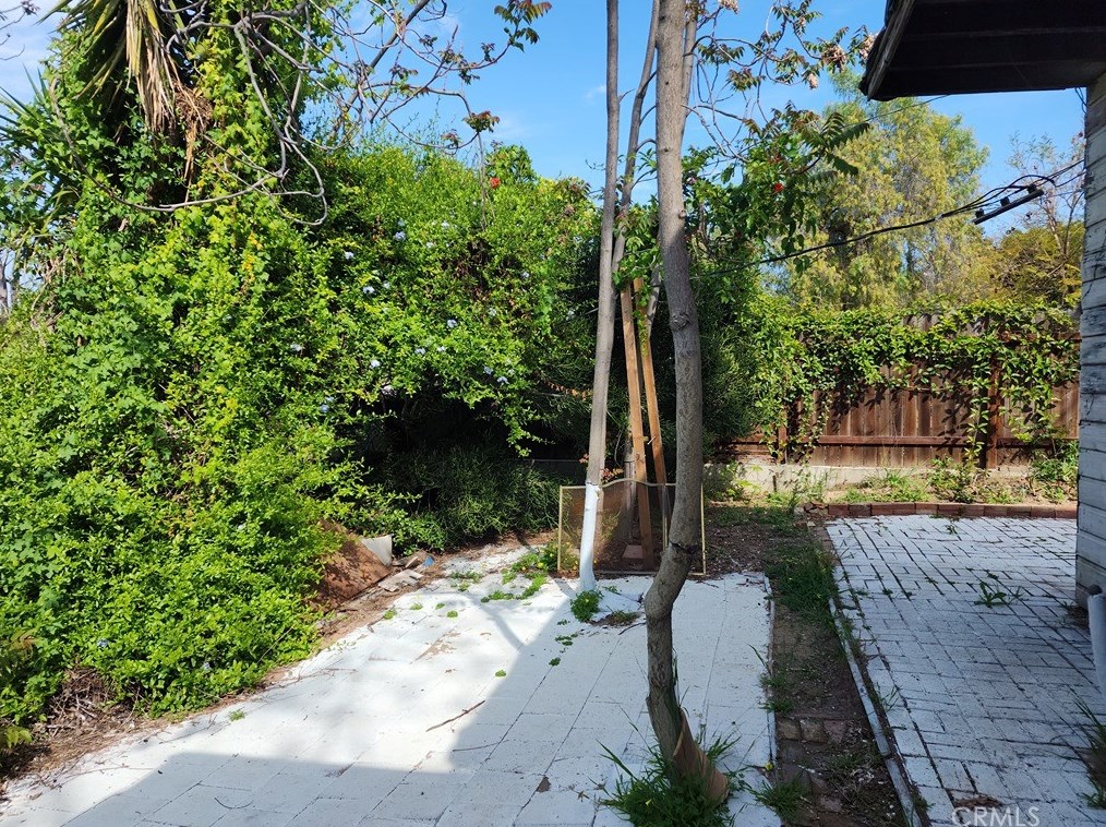 1832 Burnell Dr, Los Angeles CA  90065-1910 exterior