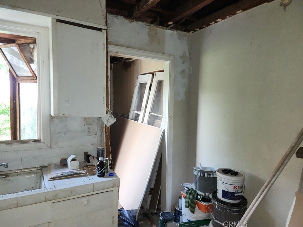 1832 Burnell Dr, Los Angeles CA  90065-1910 exterior