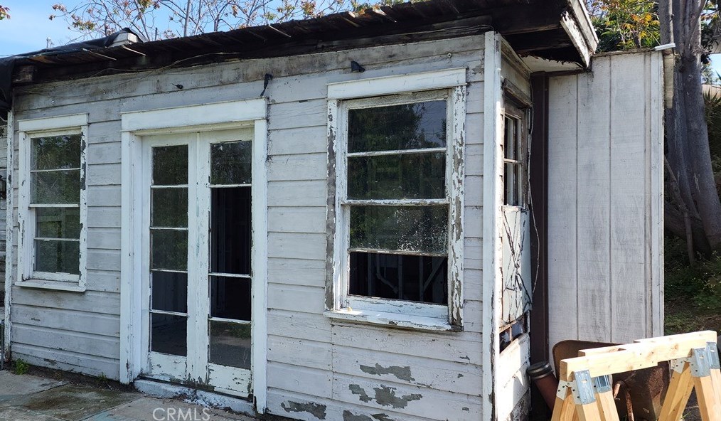 1832 Burnell Dr, Los Angeles CA  90065-1910 exterior