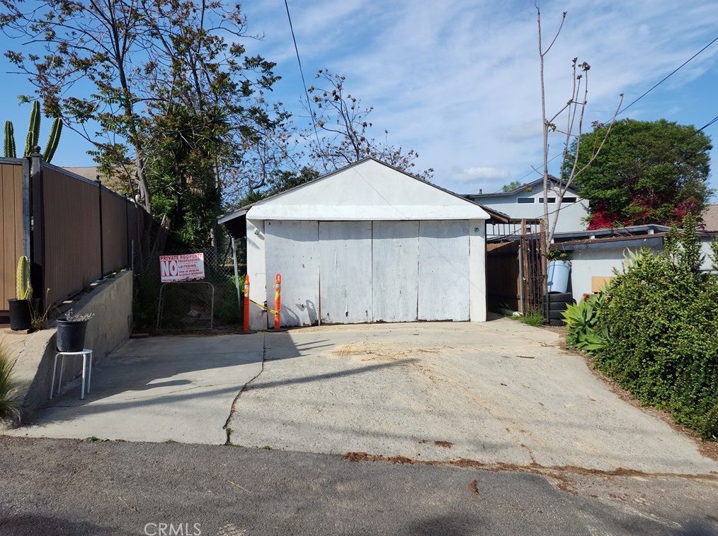 1832 Burnell Dr, Los Angeles CA  90065-1910 exterior