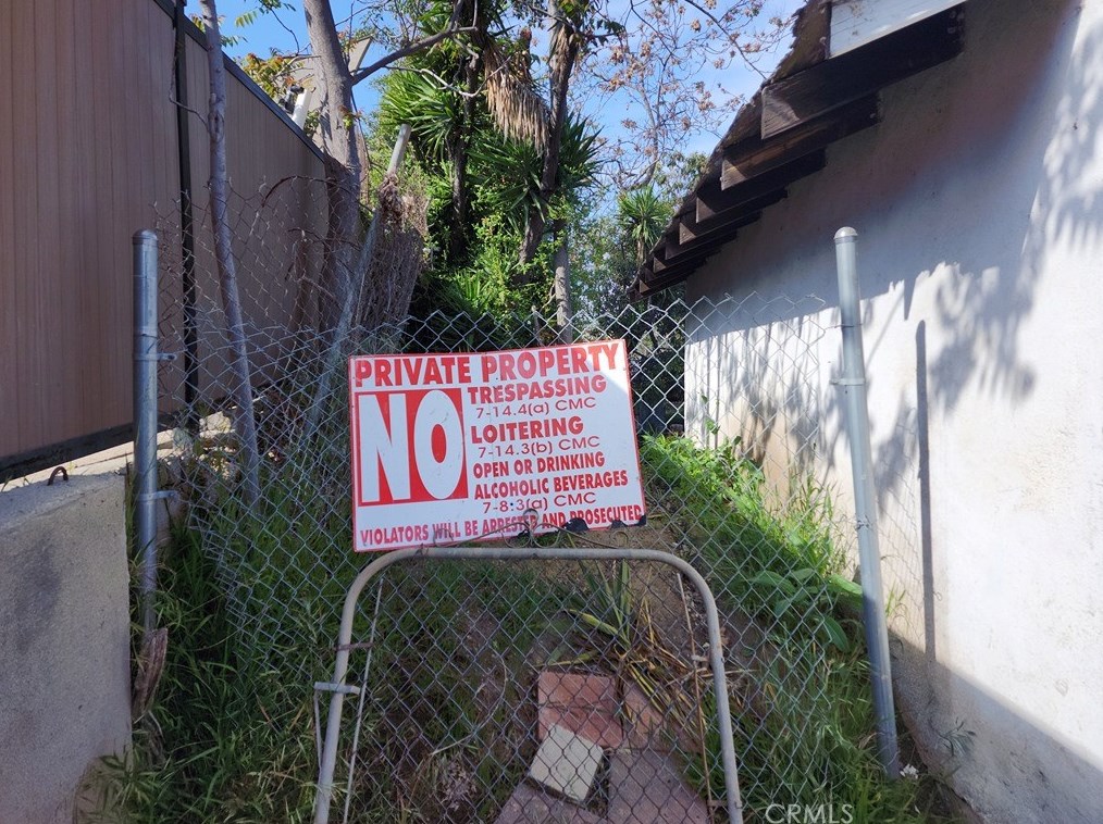 1832 Burnell Dr, Los Angeles CA  90065-1910 exterior