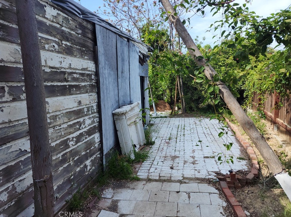 1832 Burnell Dr, Los Angeles CA  90065-1910 exterior