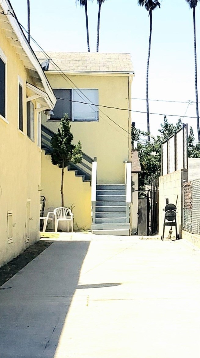 2942 2nd St, Los Angeles CA  90057-1204 exterior