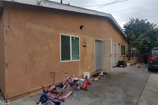 632 W 41st Pl, Los Angeles, CA 90037 - Photo 2