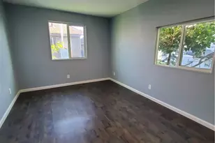 211 W 52nd St, Los Angeles, CA 90037 - Photo 8