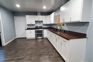 211 W 52nd St, Los Angeles, CA 90037 - Photo 4