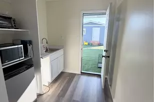 8118 Gentry Ave, North Hollywood, CA 91605 - Photo 40