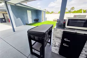 8118 Gentry Ave, North Hollywood, CA 91605 - Photo 4