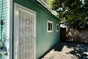 1199 W 38th St, Los Angeles, CA 90037 - Photo 16