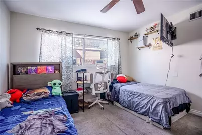 19631 Fairweather, Canyon Country, CA 91351 - Photo 32