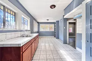 614 W 60th St, Los Angeles, CA 90044 - Photo 4