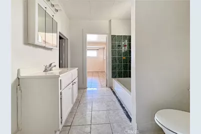 614 W 60th Street, Los Angeles, CA 90044 - Photo 8