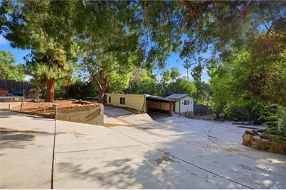 10064 Sunland Boulevard, Sunland, CA 91040 - Photo 12