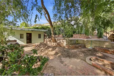 10064 Sunland Boulevard, Sunland, CA 91040 - Photo 16