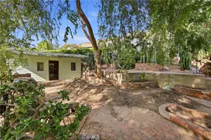 10064 Sunland Blvd, Sunland, CA 91040 - Photo 16