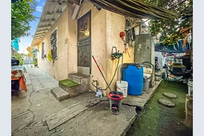 348 W Vernon Avenue, Los Angeles, CA 90037 - Photo 16