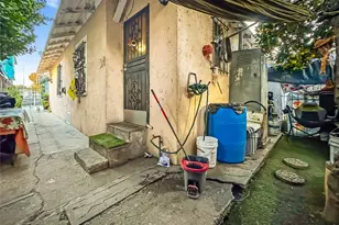 348 W Vernon Ave, Los Angeles, CA 90037 - Photo 16