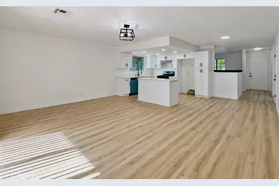 43815 Gillan, Lancaster, CA 93535 - Photo 6