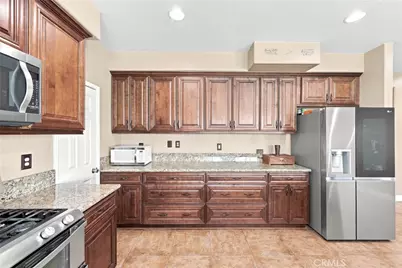 27708 Carlton Oaks Street, Murrieta, CA 92562 - Photo 24
