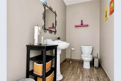 8734 Parrot Avenue, Downey, CA 90240 - Photo 20