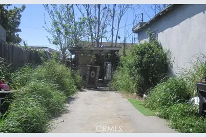 204 E Imperial, Los Angeles, CA 90061 - Photo 6