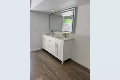 22814 Collins, Woodland Hills, CA 91367 - Photo 6