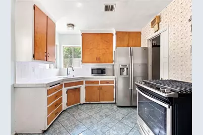 11605 Garfield, South Gate, CA 90280 - Photo 6