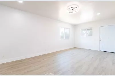 1035 W 107th, Los Angeles, CA 90044 - Photo 8
