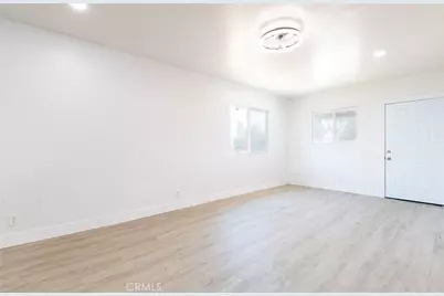 1035 W 107th, Los Angeles, CA 90044 - Photo 8