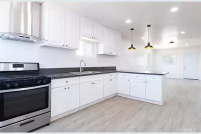 1035 W 107th, Los Angeles, CA 90044 - Photo 10