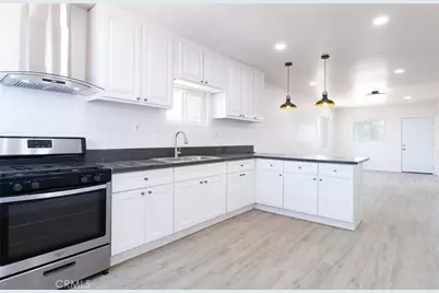 1035 W 107th, Los Angeles, CA 90044 - Photo 10