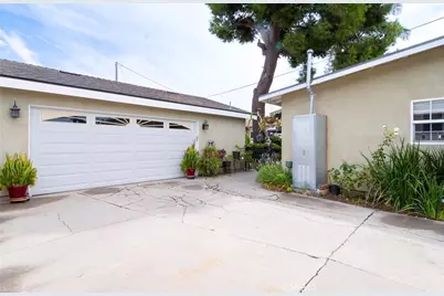 11926 Rives Avenue, Downey, CA 90242 - Photo 30