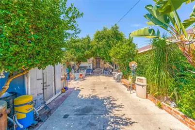 307 N Kern Avenue, East Los Angeles, CA 90022 - Photo 24