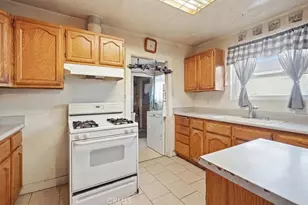 2821 N Hollister Ave, Los Angeles, CA 90032 - Photo 14