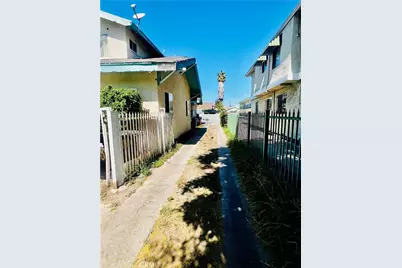 1081 W 39th, Los Angeles, CA 90037 - Photo 12
