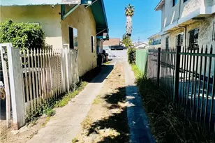 1081 W 39th, Los Angeles, CA 90037 - Photo 12