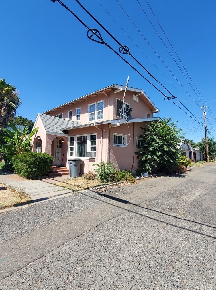 1919 P St, Merced, CA 95340-3518