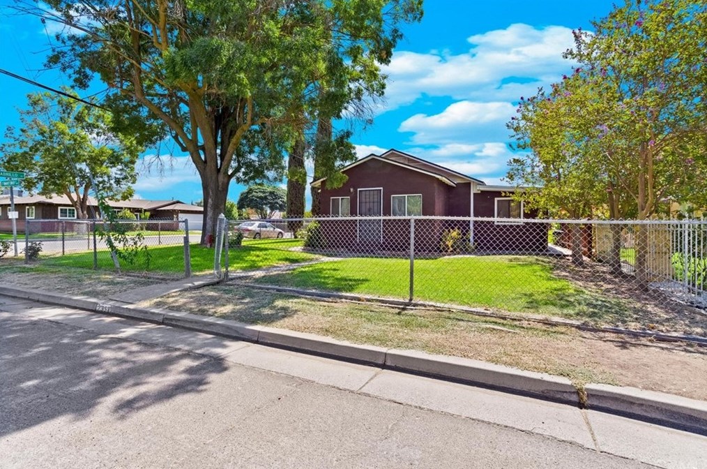 9541 Stanford Ave, Planada, CA 95365-8038