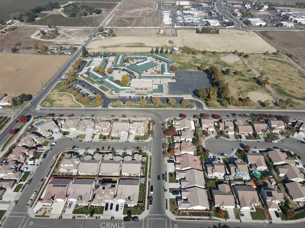 1040 Barcelona Dr, Livingston, CA 95334