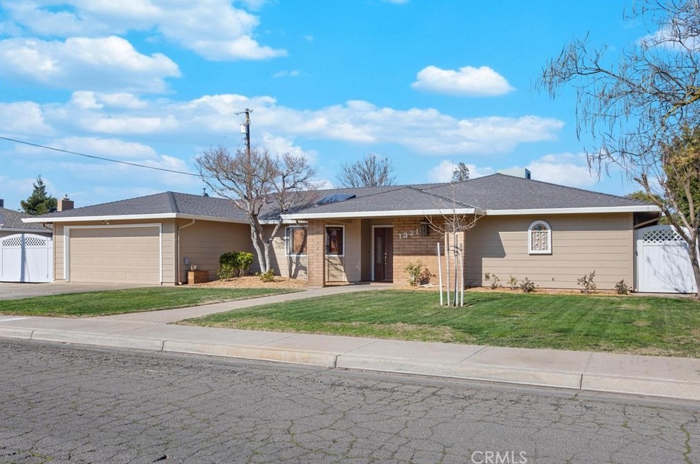 1321 Oregon Dr, Merced, CA 95340-2522