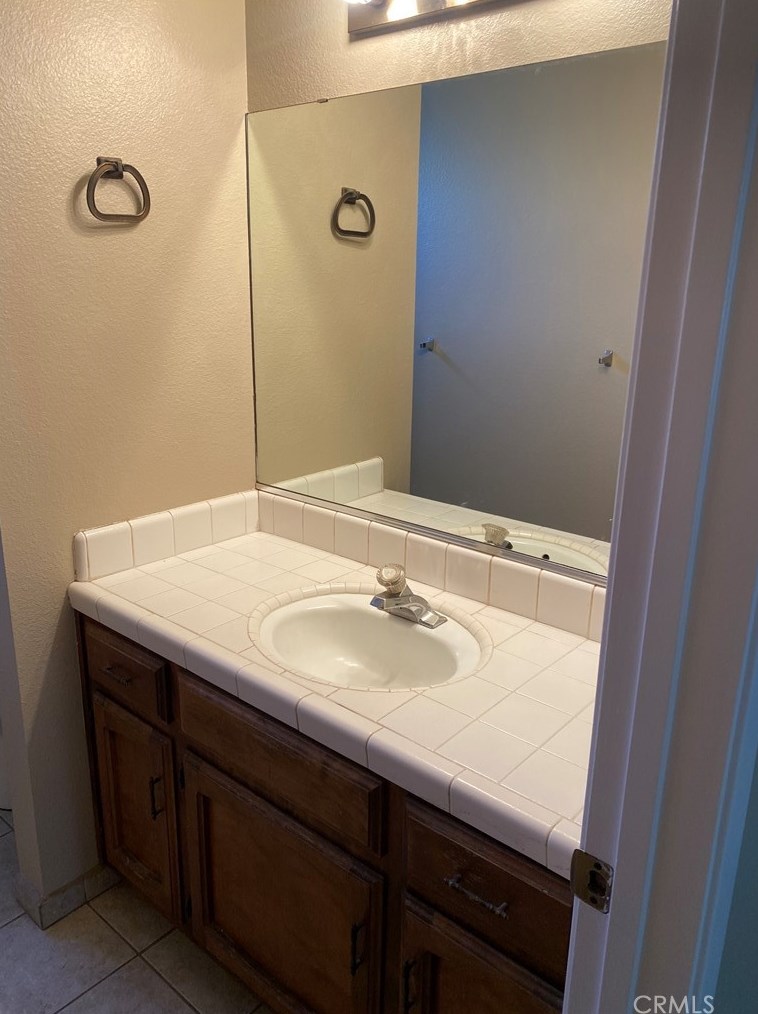 1556 Valley St, Atwater, CA 95301-4557