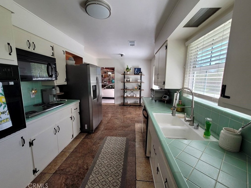 1541 North Bear Creek Dr, Merced CA  95340-2662 exterior