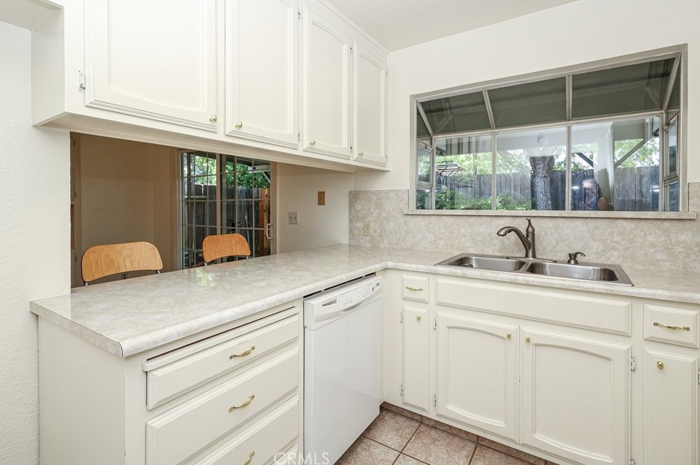 2869 St Thomas Ct, Merced CA  95348-3370 exterior