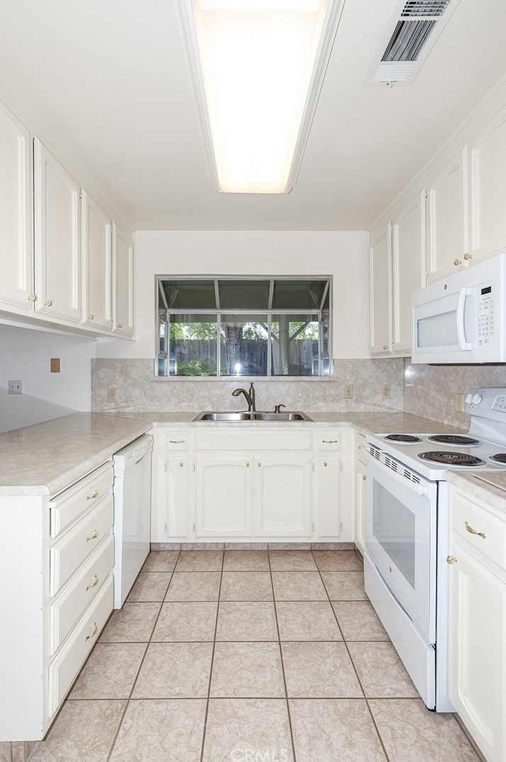 2869 St Thomas Ct, Merced CA  95348-3370 exterior