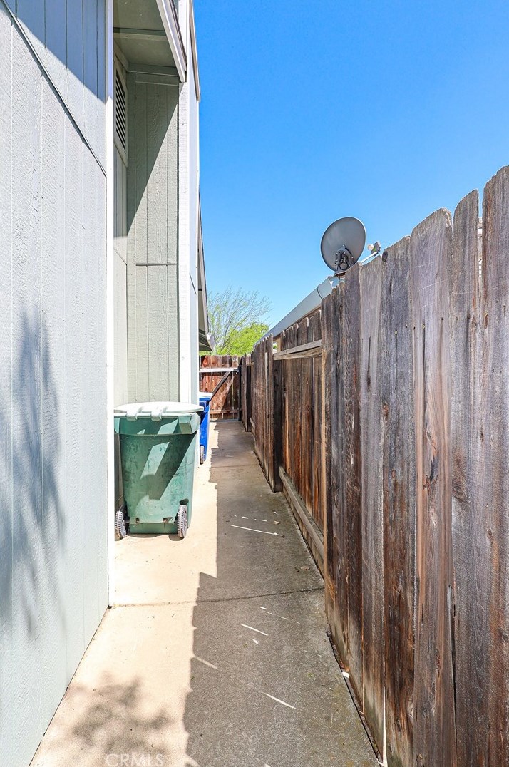 2869 St Thomas Ct, Merced CA  95348-3370 exterior