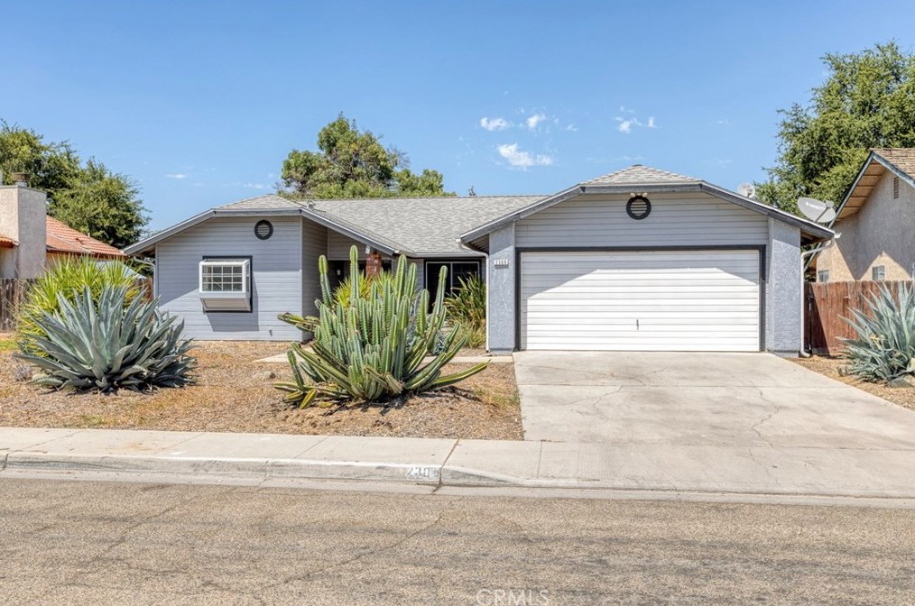 2306 10th St, Tivy Valley, CA 93657