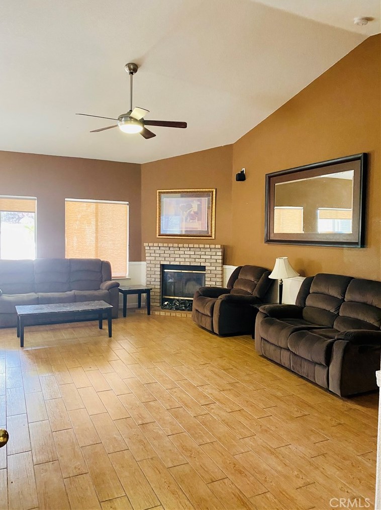 5442 W Pontiac Way, Fresno, CA 93722