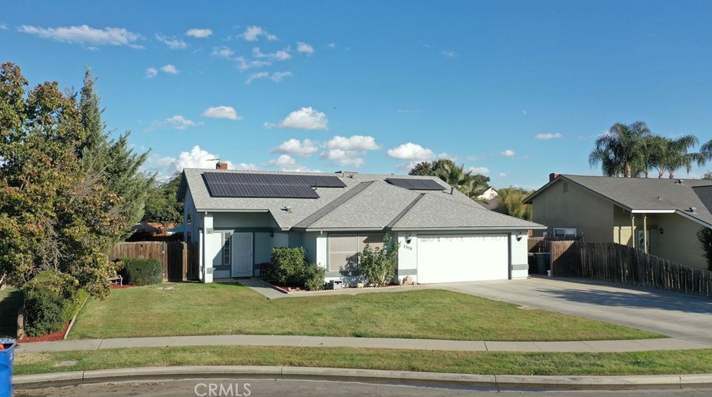 1570 Pine Dr, Lemoore, CA 93245